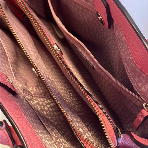 Kate Spade Coral Pink Evangeline Satchel with Structured Elegance - Picture 3 of 16